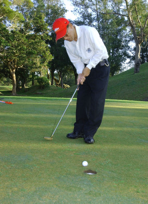 Golf_player_putting_green_2003